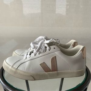 Popular Veja Esplar white with gold shoes in EUC. Only worn a few times. 37